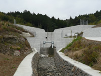 湯穴第一谷川 不透過型堰堤