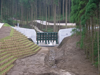 大峯川 透過型堰堤